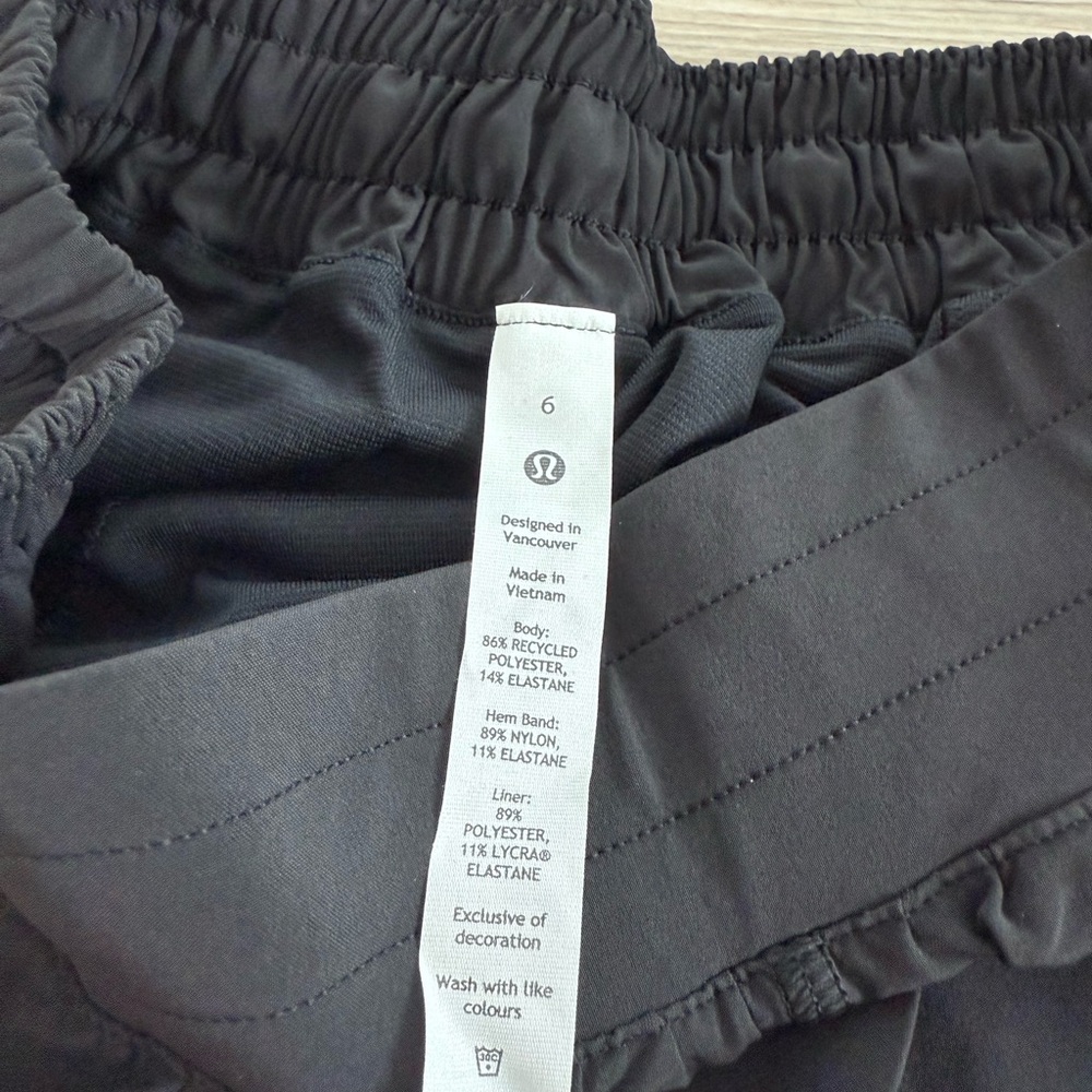 NWT Lululemon Hotty Hot Low Rise Short 4” Lined Size 6 Black LW7ARLT NEW Running - Picture 10 of 14